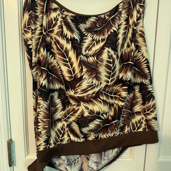 Flattering adorable Brown Leaf Print Swimwear Strapless Tankini Shorts Set - Picture 1 of 7